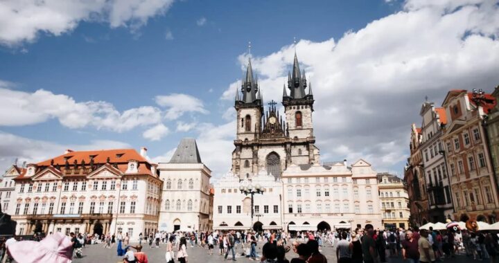 Чехиядағы білім алу бағасы: Шығындар, кеңестер және қаржылық оңтайландыру туралы толық нұсқаулық